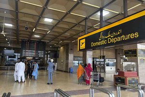 Paskelbus apie paliaubas su Pakistanu, Indija vėl atidarė 32 oro uostus