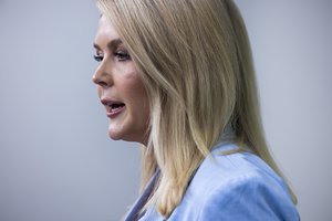 Baltieji rūmai: JAV svarsto Kataro pasiūlymą dėl lėktuvo ir nesijaudina dėl atlygio