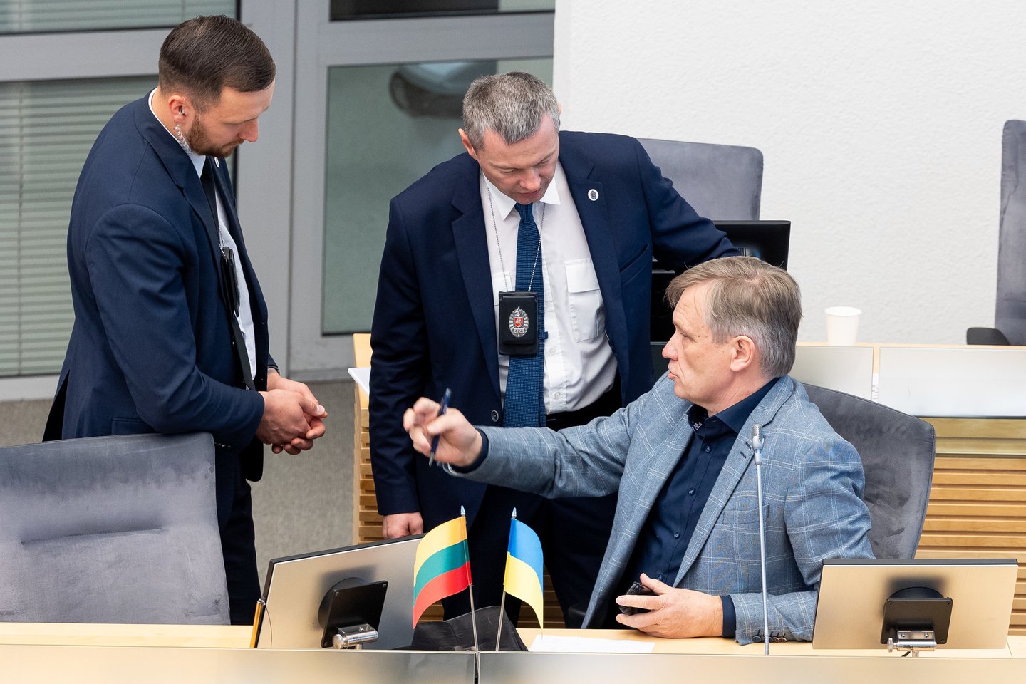 Z.Vaišvila išprašytas iš Seimo salės.<br> T.Bauro nuotr.