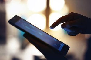 Ekspertas apie sukčių įžūlumą: „mobiliojo ryšio operatorius to jūsų niekada neprašys“