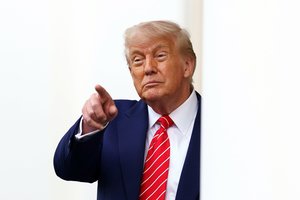 Po svarbaus susitarimo – skandalingas D. Trumpo pareiškimas: ES yra „bjauresnė“ už Kiniją