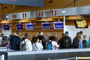 Belgijos Šarlerua oro uostas po pranešimo apie bombą atnaujina veiklą