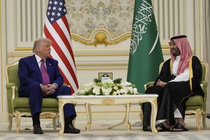 D. Trumpas šiltai sutiktas Saudo Arabijos sostinėje