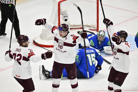 Įvarčių pasiutpolkę per 5 minutes pasaulio čempionate surengę latviai ir toliau paliko Slovėniją be taškų