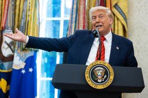 D. Trumpas pareiškė panaikinsiantis visas sankcijas Sirijai