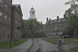 JAV administracija dar sumažino finansavimą Harvardo universitetui