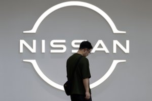 Mažėjantys automobilių pardavimai kirto „Nissan“: uždarys 7 gamyklas, atleis 11 tūkst. darbuotojų