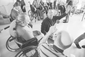 Šokio pamokos negalią turintiems žmonėms keliasi į užimtumo centrus