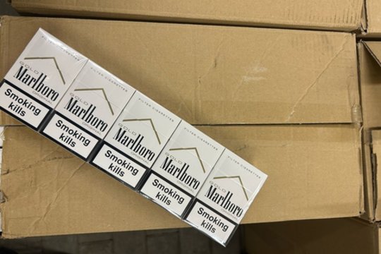 Kontrabandą telšiškis gabeno mikroautobusu su „Kelių tarnybos“ švyturėliais