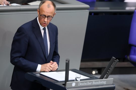 Vokietijos kancleris F. Merzas ragina užtikrinti Europos ir JAV vienybę dėl karo Ukrainoje