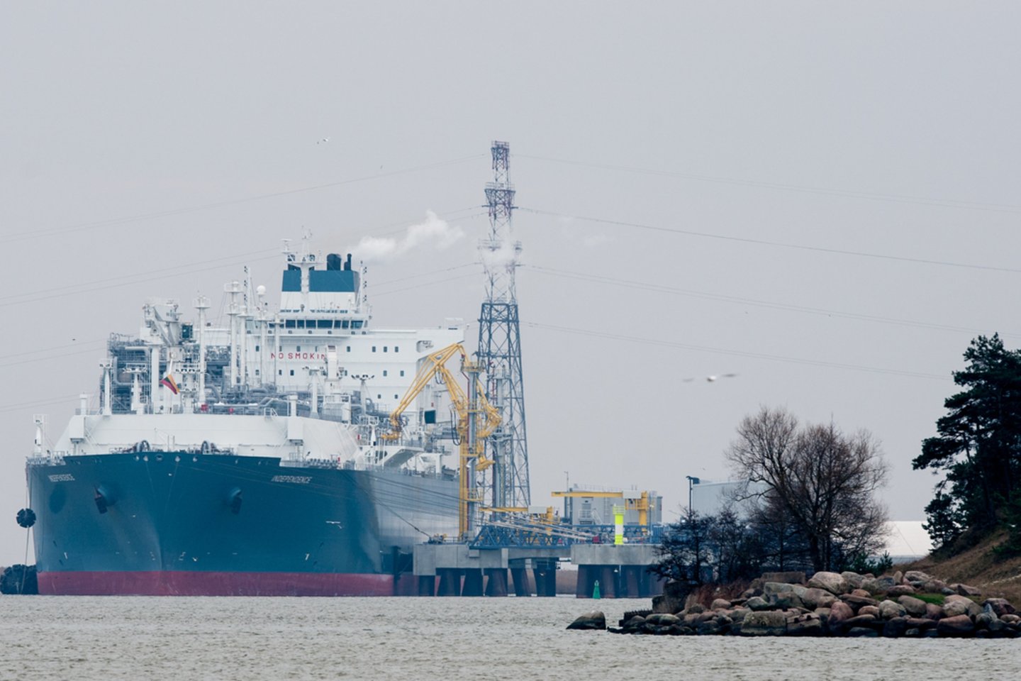 Klaipėdos uostas,dujų laivas terminalas Independence<br>V.Ščiavinsko nuotr.