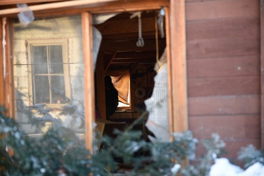 Švenčionyse sprogo medinis namas: nukentėjo jo savininkė