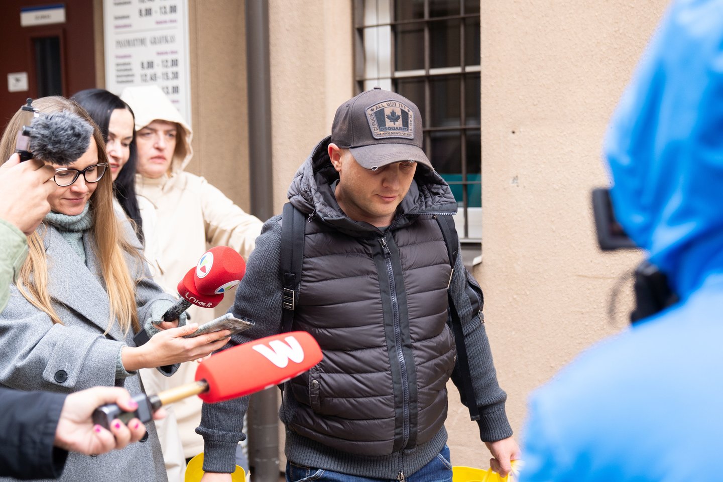 Rašytojas Dailius Dargis vėl atsidūrė pareigūnų akiratyje. D.Dargis po kratos jo namuose vėl buvo sulaikytas.<br>G. Bitvinsko (ELTA) nuotr.