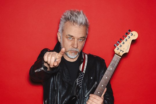 Žymūs atlikėjai kviečia į „Laimingo jaunimo dieną“ – emocinės sveikatos festivalį Vilniuje