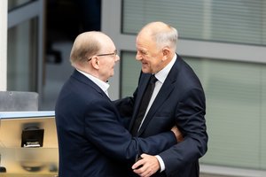 V. P. Andriukaičiui – Seimo apdovanojimas: sveikinimo žodį tarė Č. Juršėnas