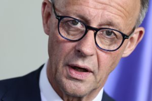 Vokietijos kancleris „labai skeptiškai“ vertina raginimus uždrausti AfD partiją