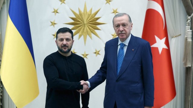 V. Zelenskis – jau Turkijoje: pirmiausia laukia susitikimas su R. T. Erdoganu
