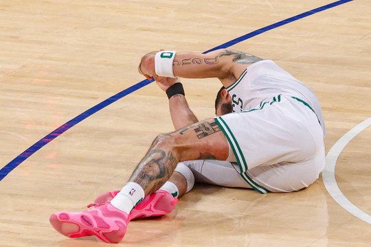 Aiškėja, kiek laiko nežais sunkią traumą patyręs „Celtics“ lyderis
