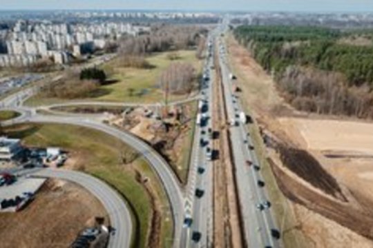 Pokyčiai A1 magistralėje: skelbia, kada atidarys įvažiavimą ir išvažiavimą judrioje Kauno gatvėje