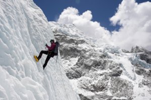 Kopdamas į Everestą mirė pirmasis šiais metais alpinistas