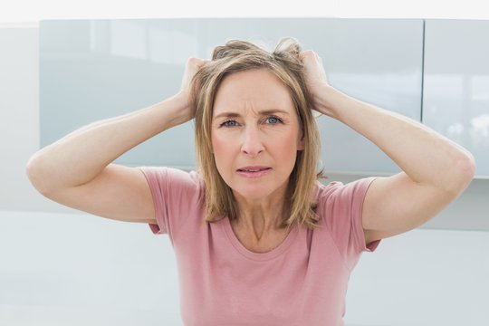 Kad menopauzė neapverstų kasdienybės: vaistininkės patarimai, siekiančioms suvaldyti simptomus