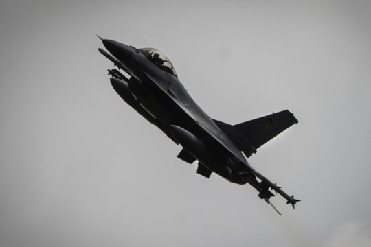 Per naktinę Rusijos ataką Ukraina neteko dar vieno naikintuvo F-16