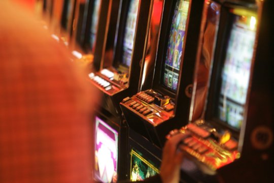 Paryčiais Vilniaus Pilaitėje apvogtas lošimų automatų salonas – dingo pinigai