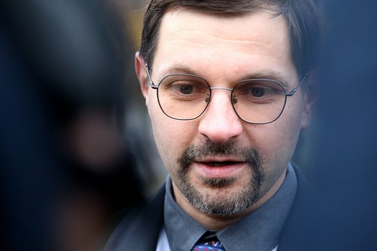Teismui nepavyko pradėti nagrinėti A. Kandroto-Celofano ieškinio prokurorui dėl apgadinto telefono