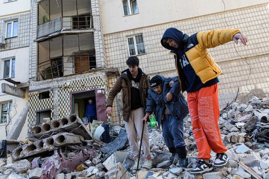 Rusija okupuotose Ukrainos teritorijose skiepija savo ideologiją: nusitaikė į našlaičius