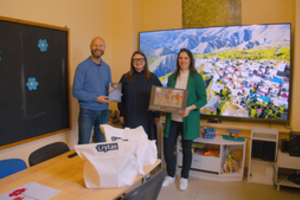 Lrytas vaikų dienos centrą Akmenės rajone aplankė su dovanomis – galės rengti kino vakarus ir skaityti knygas