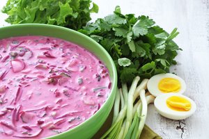 Silkė, krienai, vyšnių sirupas ar kokosų pienas: lietuviai dalinasi savo gardžiausiais šaltibarščių atradimais