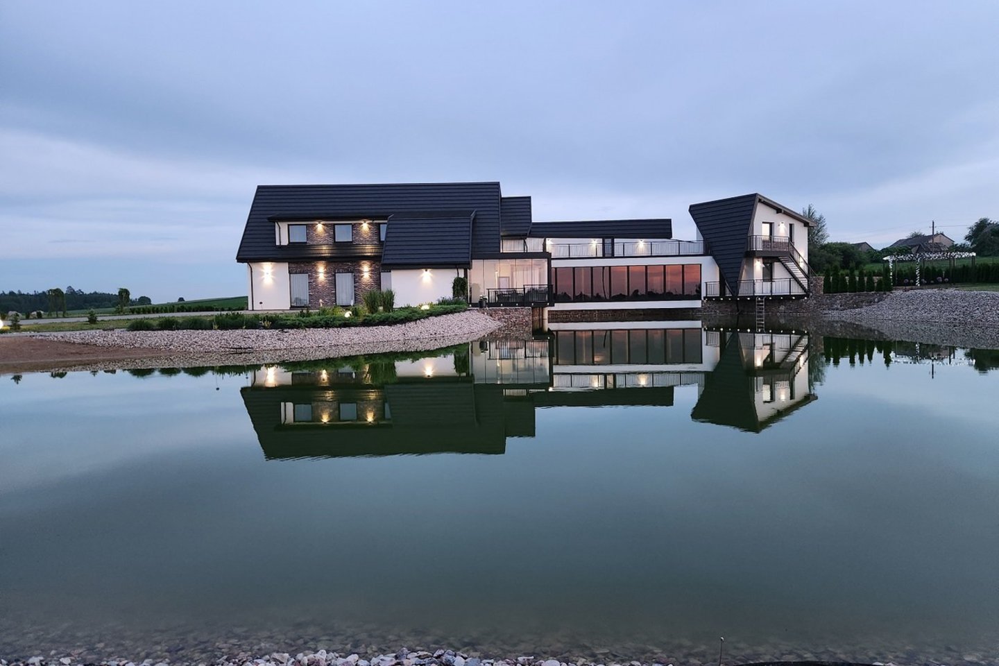 Naujai įsikūrusi sodyba „DN Villa“ idealiai tinkanti vieta ne tik jūsų jaukiam poilsiui, bet ir šventėms.