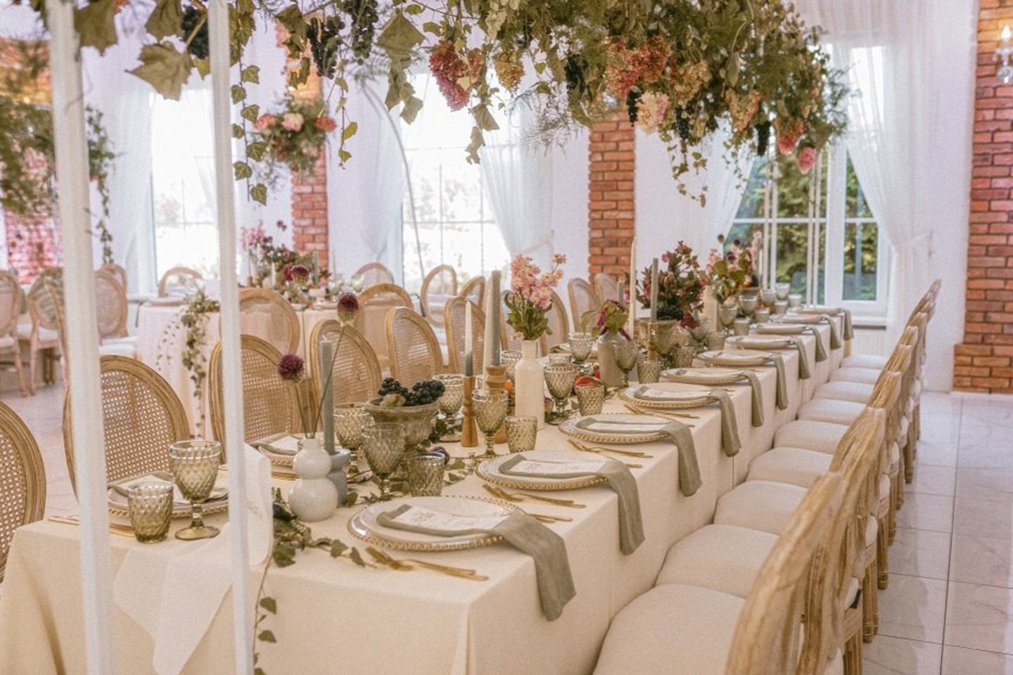 „Tenženė“ įsikūrusi pusiaukelėje tarp Palangos ir Kretingos.