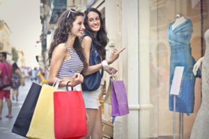 Psichologė perspėja dėl impulsyvių pirkinių: suteikia tik trumpalaikį džiaugsmą, o pasekmės jaučiamos dar ilgai