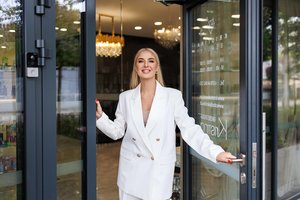 Kristina Ivanova atšventė salono įkurtuves, tačiau už to slypėjo žiauri statybinkų apgaulė: „Praradome daug pinigų“