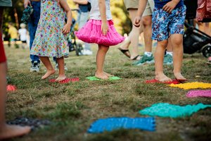 Minima Vaiko diena: tyrimas parodė, koks yra vienas populiariausių būdų skirti paramą vaikams