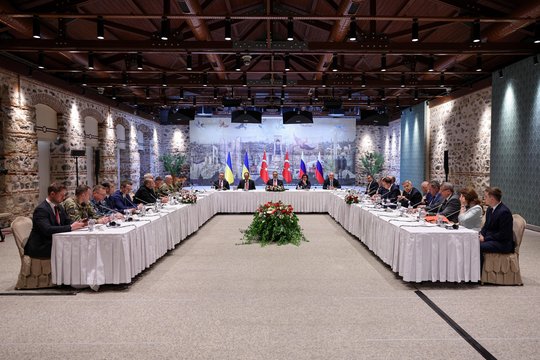 Rusijos ir Ukrainos delegacijų derybos Stambule.