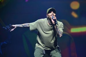 Amerikiečių reperis Chrisas Brownas lieka sulaikytas: teks atšaukti koncertus