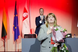 Paskutinę kalbą kaip LSDP pirmininkė sakiusi V. Blinkevičiūtė graudinosi: labai prašau įsiklausyti