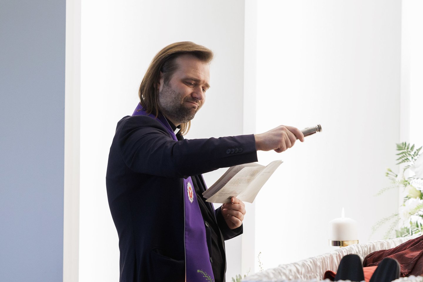 Vilniuje – jautrus atsisveikinimas su kunigo Algirdo Toliato mama.<br> V. Skaraičio nuotr.