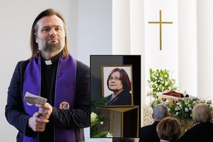 Atsisveikinama su po sunkios ligos mirusia kunigo Algirdo Toliato mama