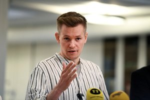 Iš Turkijos kalėjimo paleistas švedų žurnalistas, į ten pakliuvęs už prezidento „įžeidimą“