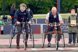 Ėjimo šventėje – paralimpiniai akcentai: neįprastą rungtį išbandė ir B. Vanagas
