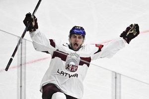 Pasaulio ledo ritulio čempionate – itin svarbi latvių pergalė: atkrintamosios vis arčiau