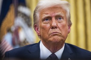 D. Trumpas reikalauja pradėti tyrimą dėl garsenybių paramos K. Harris