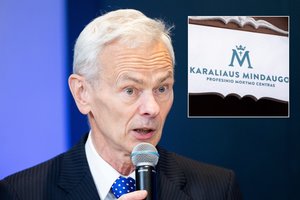 Vieną didžiausių šalies švietimo įstaigų apgaubė klausimai: ką ten veikia vis užsukantis E. Vaitkus?