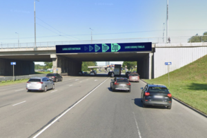 Ekranai ant viadukų Rygoje: ryški reklama Latvijoje kartu su „2go“