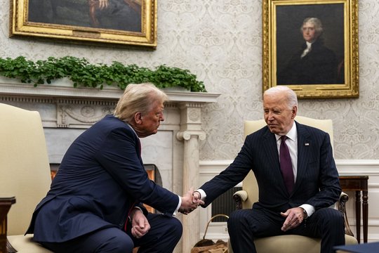 D. Trumpas kursto spėliones dėl nuslėpto J. Bideno vėžio: nustebęs dėl vieno