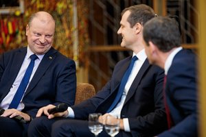 S. Skvernelis ir R. Žemaitaitis dėl klausimų sukėlusios žvejybos stojo į G. Palucko pusę: „Tik per mažą karpį pagavo“