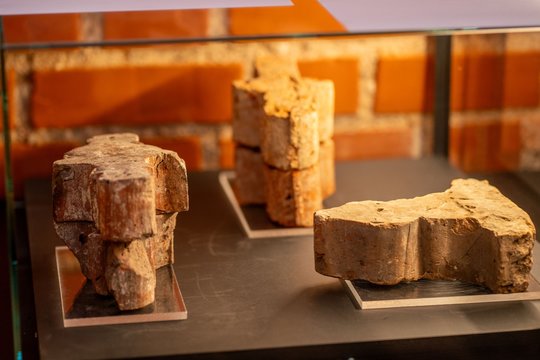 Susitikimas su mūrais parodoje „Plyta prie plytos“